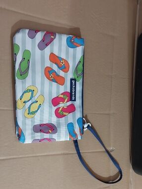 Geckobrands Multicolor Flip-Flop Print Wristlet Clutch - Blue Strap